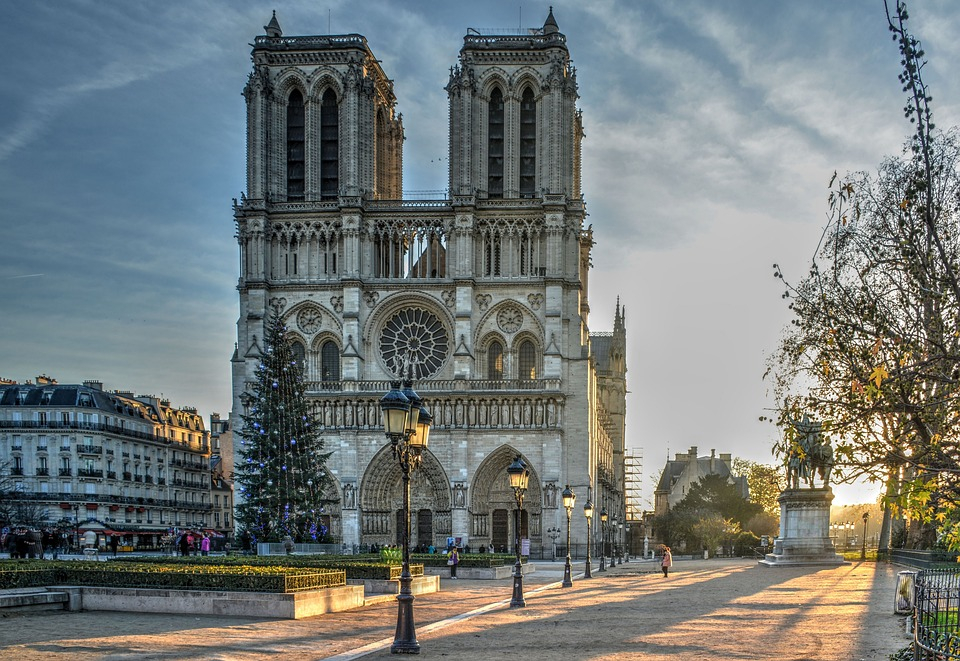 Step 1: From DolceVia to Notre-Dame Cathedral (2 km) - Paris by bike