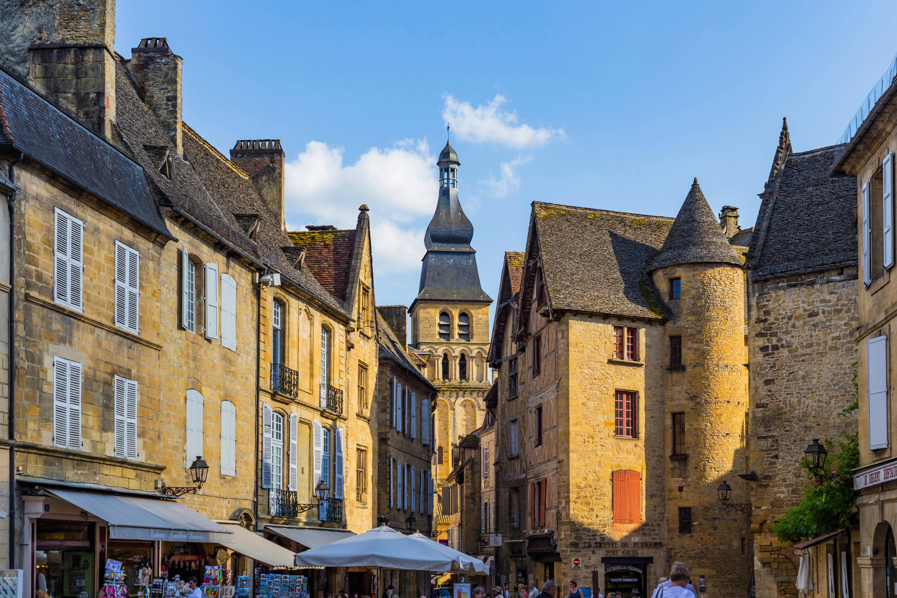 Day 1 : From Sarlat to Terrasson-Lavilledieu: Discovering the Treasures of Périgord Noir along the FlowVélo (39km)