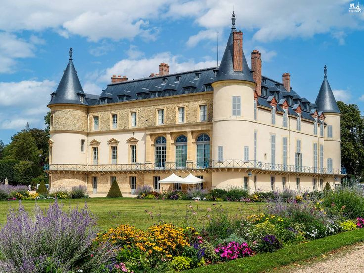 Day 1: From Paris to Rambouillet, the first section of the Véloscénie, the start of the cycling adventure to Mont Saint-Michel.