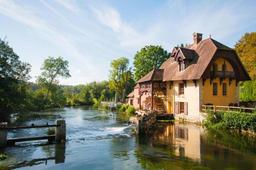 From Gisors to Forges-les-Eaux, a stage combining history and nature on the Paris - Dieppe cycling route.