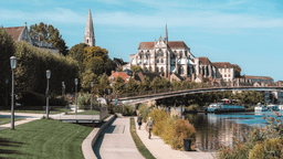 De Sens à Auxerre, une évasion entre vignoble et histoire