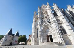 Pont-Sainte-Maxence → Beauvais – A route between nature and history, the final stage of the Paris - Beauvais by bike.