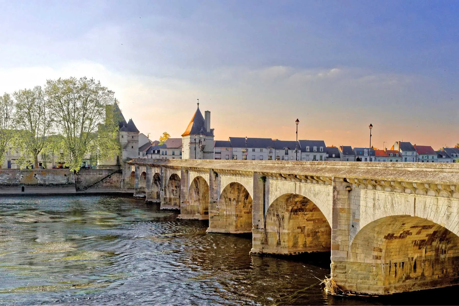 Day 10 : From Sainte-Maure-de-Touraine to Châtellerault: Between History and Nature (41 km)
