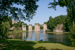 De Châtellerault à Lussac-les-Châteaux : Un Voyage à Travers l’Histoire et la Nature