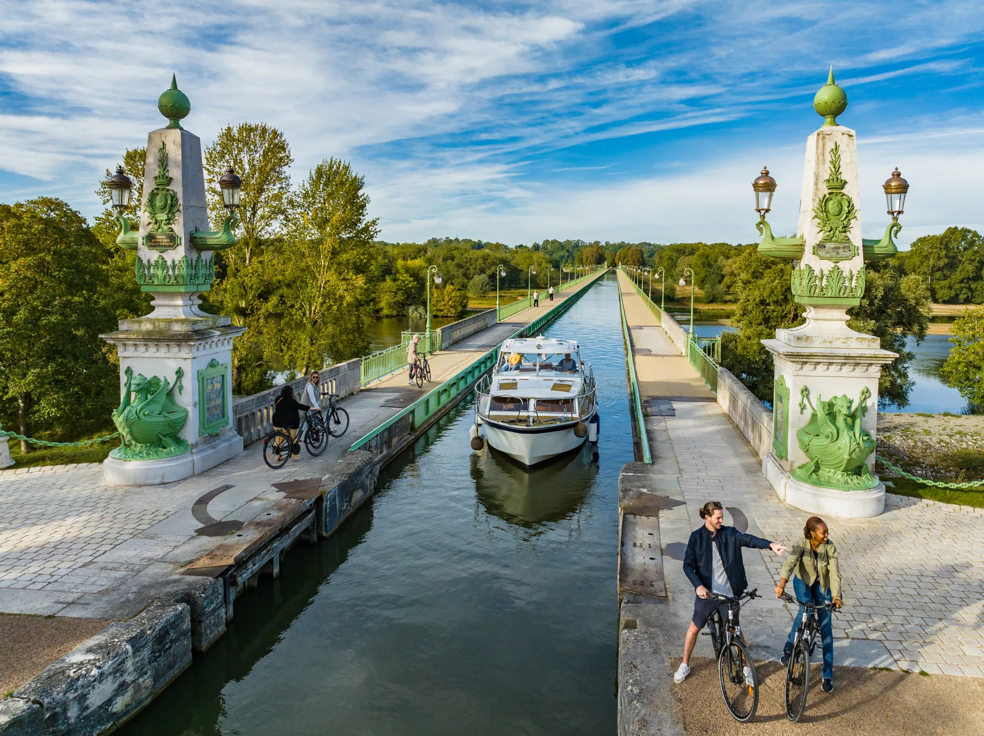 Day 4: From Montargis to Briare, between historic canals and charming villages (56km)