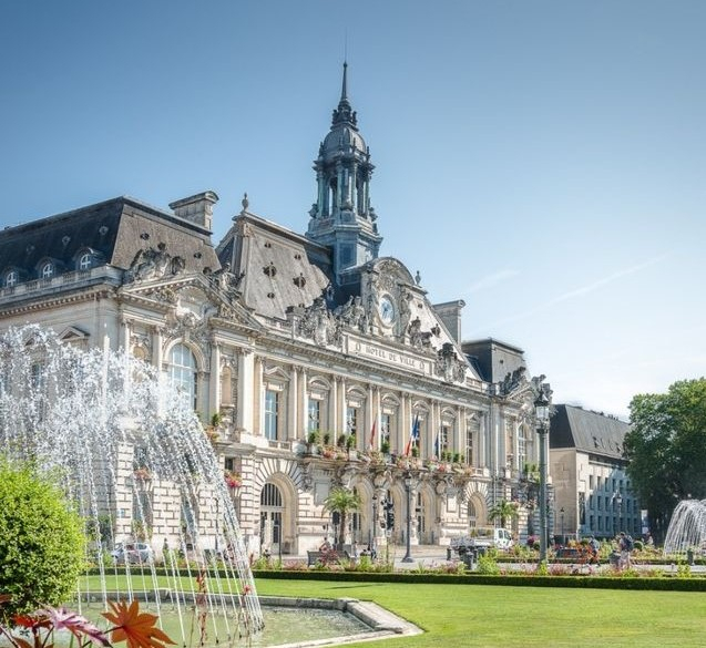 Jour 8 : From Blois to Tours, discovering the castles and landscapes of the Loire Valley (70km)