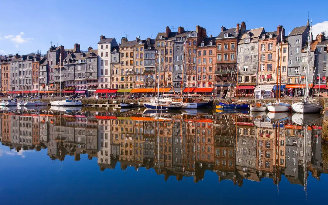 Day 7: From Etretat to Honfleur – Cycling between cliffs and coastal charm (60 km)