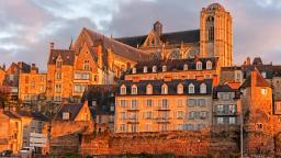 From La Ferté-Bernard to Le Mans, the last stage of the Sarthe by bike.