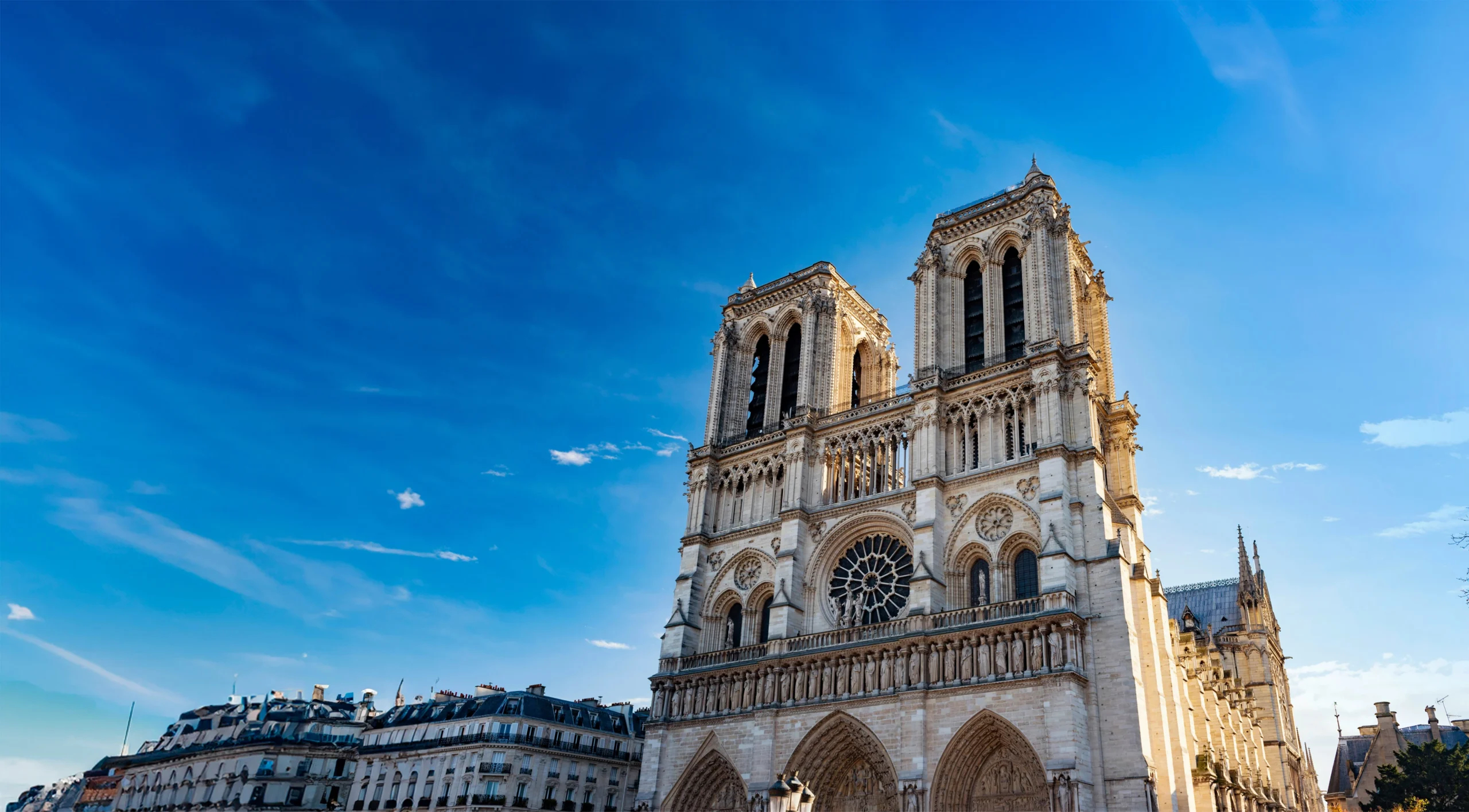 First stage of the Paris-Maisons-Laffitte by bike: Paris – 30 km – Departure from the Parvis of Notre-Dame.
