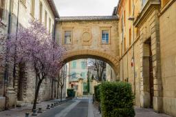 From Orange to Avignon, the end of the Paris - Marseille by bike is approaching.