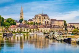 From Sens to Auxerre, an escape between vineyards and history