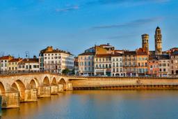 From Chalon-sur-Saône to Mâcon, an immersion in the heart of Burgundy.