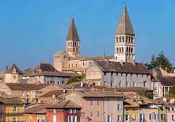 From Chalon-sur-Saône to Mâcon, an immersion in the heart of Burgundy.