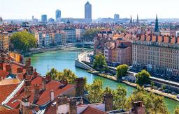 From Mâcon to Lyon, half of the Paris - Nice route by bike.