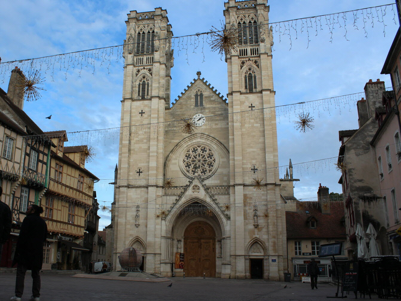 Day 8: From Beaune to Chalon-sur-Saône, a Bicycle Escape in the Heart of Burgundy's Vineyards (50km)