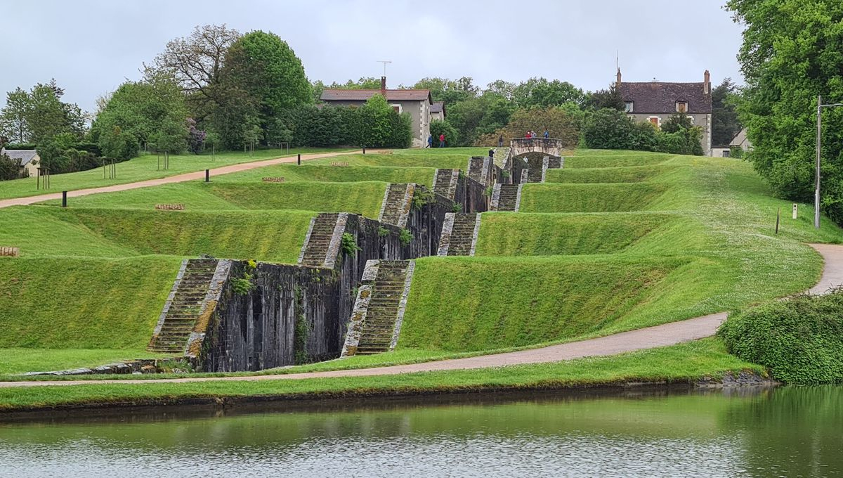Day 3: From Nemours to Rogny-les-Sept-Écluses, halfway along the Paris - Orléans bike route (69km).