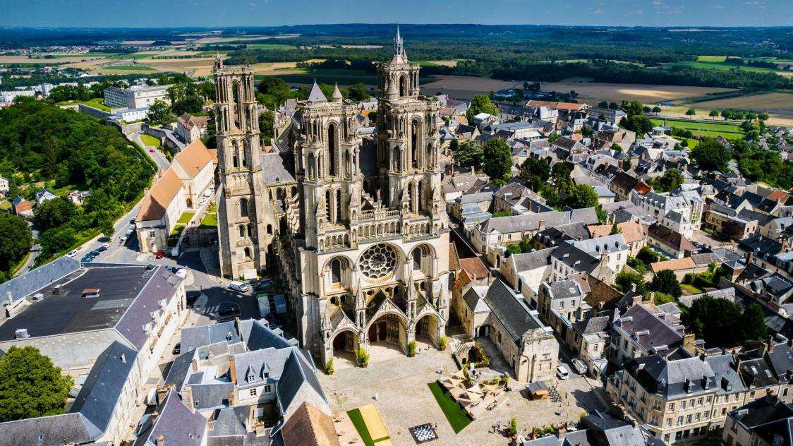 Day 3: From Noyon to Laon, through history and landscapes (57 km)