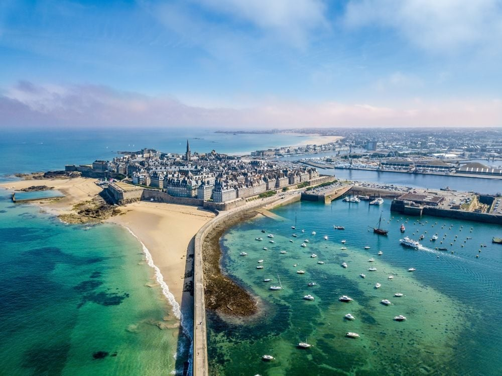 Day 9: From Mont-Saint-Michel to Saint-Malo, the final stage along the Vélomaritime (55 km).