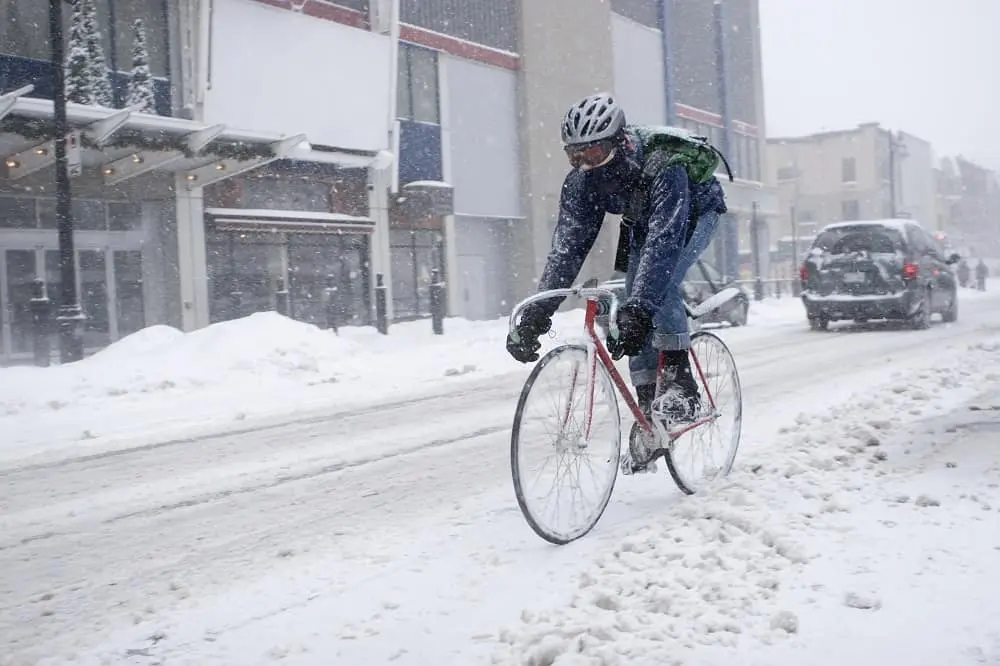 Cover Image for How to dress properly for cycling in winter?
