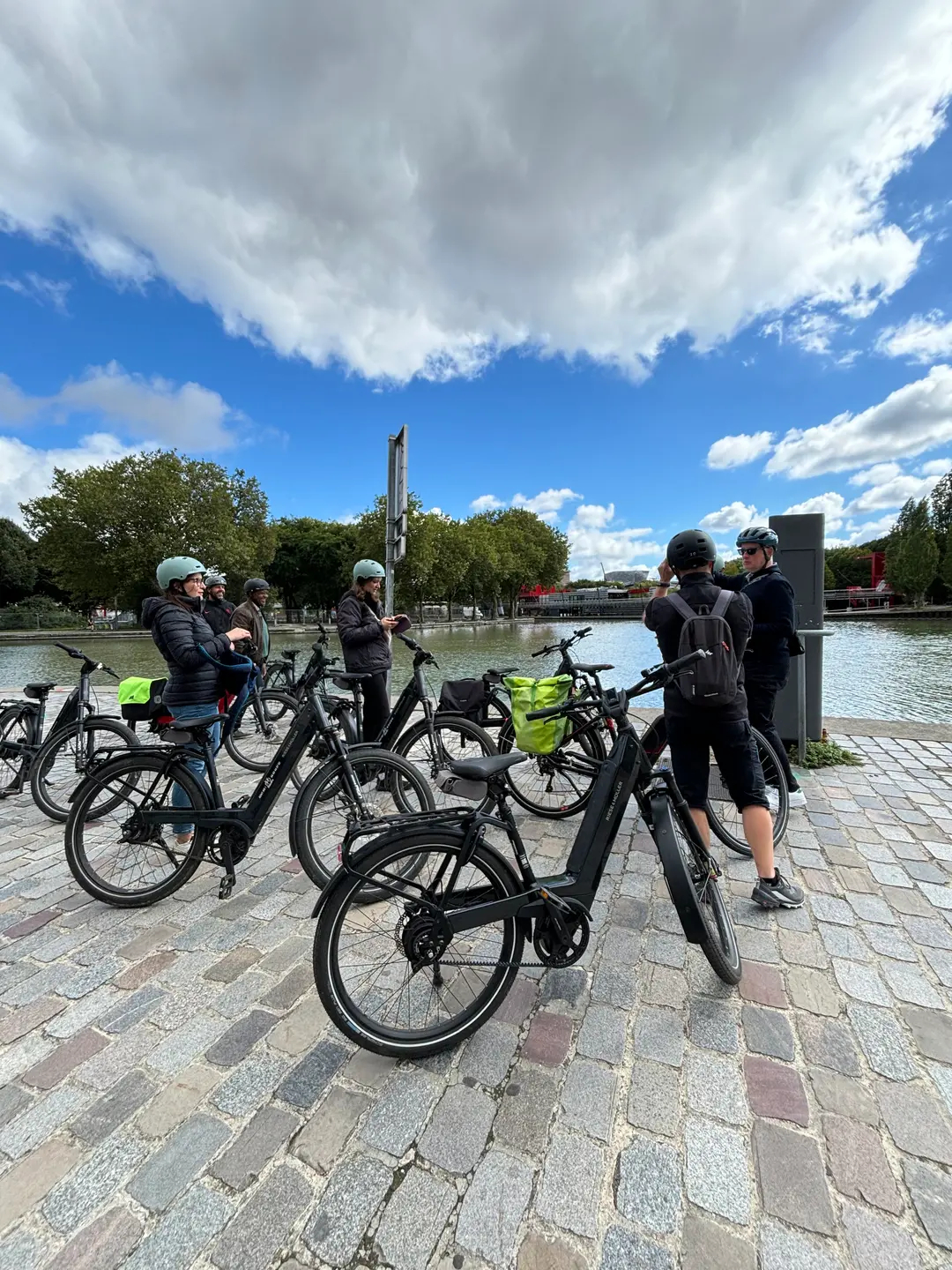 Cover Image for Organize a company seminar by bike.