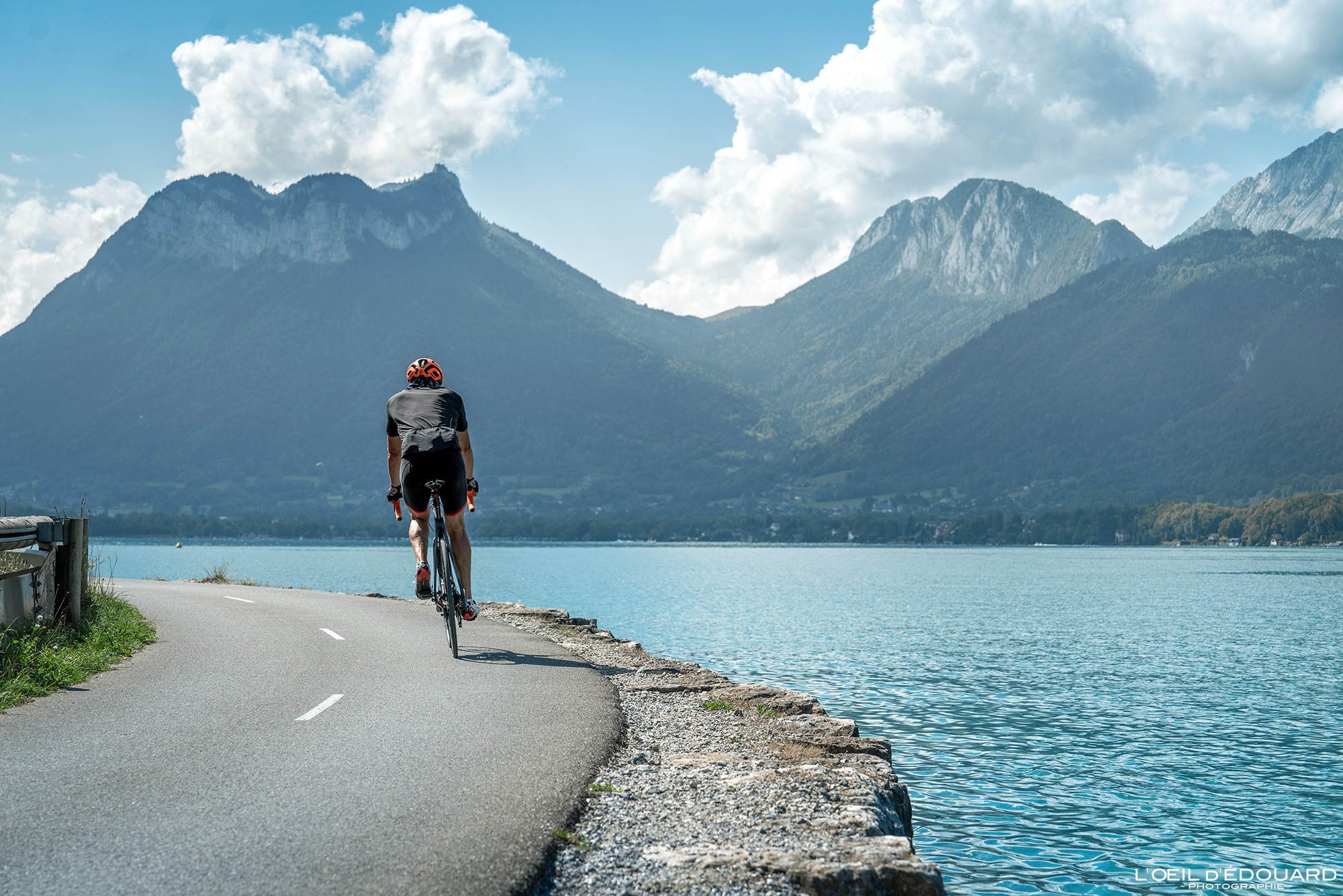 Cover Image for Tour du Lac d'Annecy à Vélo : Guide Complet
